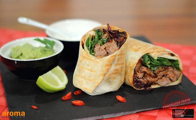 Mexican beef wraps with refried beans and guacamole - Aceline