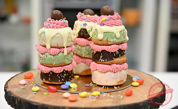 doughnut nest cakes