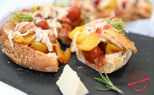 roast chicken ftira pizza