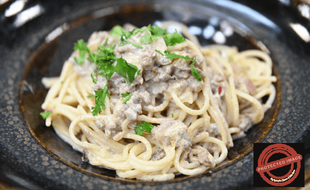 Gluten free pasta with mussels and saffron cream