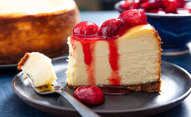 Strawberry and pistachio cheesecake